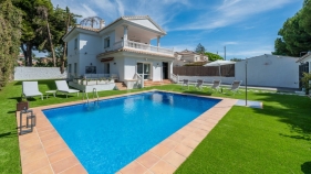 Vrijstaande villa Cabopino € 1.395.000,-