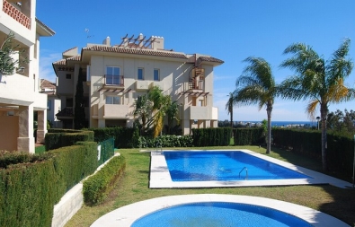 zwembad bij appartementen estepona